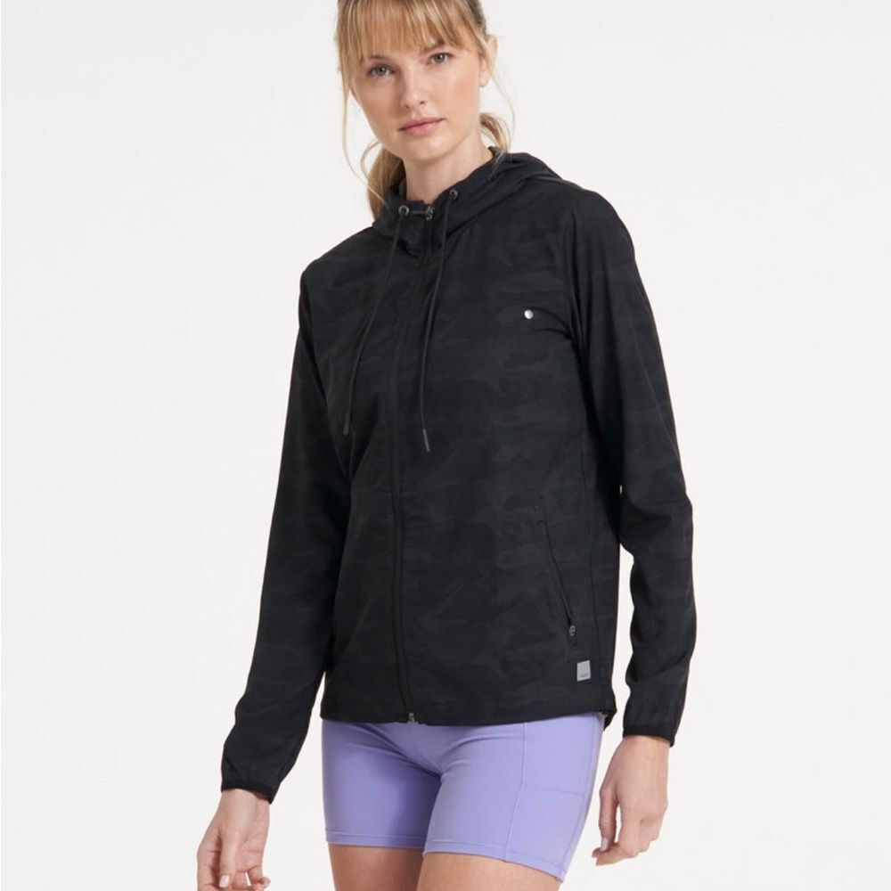 Vuori Outdoor Trainer Shell in Black Camo